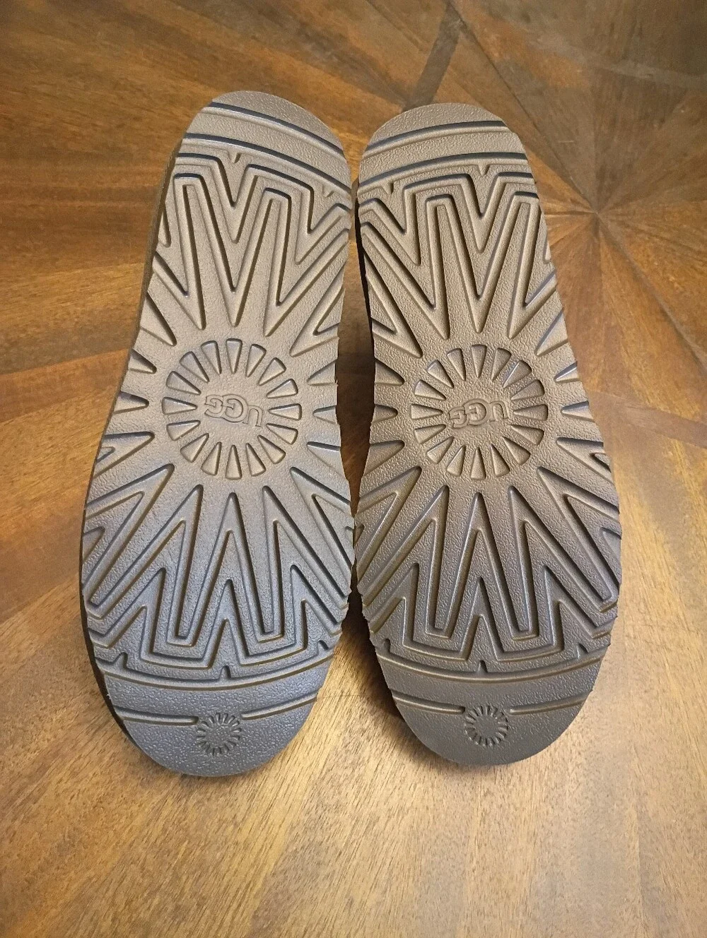 NWT UGG New Heights Mule Clog Gray Suede Men's Size 11 NWB Style 1178852